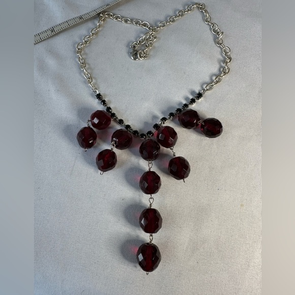 Funky older red drippy bead and black rhinestone necklace - Picture 5 of 7